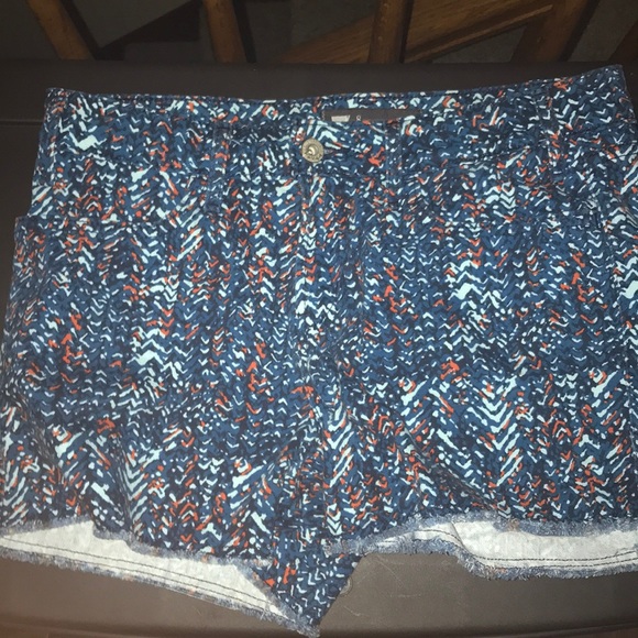 Pattern Jean Shorts - Picture 1 of 3